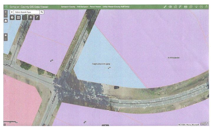 Pictures of Retail property located at 421 W Elizabeth St, Clinton, NC 28328 for lease - image #1