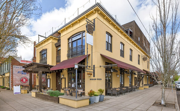 Pictures of Restaurant property located at 645 NE THIRD ST, MCMINNVILLE, OR 97128 for lease - image #1