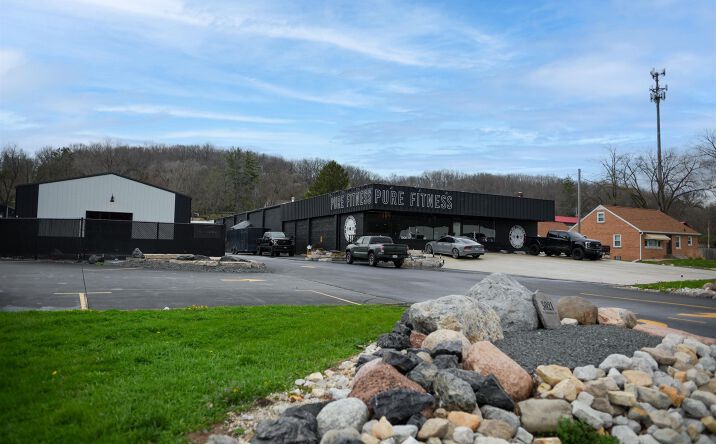 Pictures of Industrial, Retail property located at 3021 FARMINGTON Road, West Peoria, IL 61604 for lease - image #1