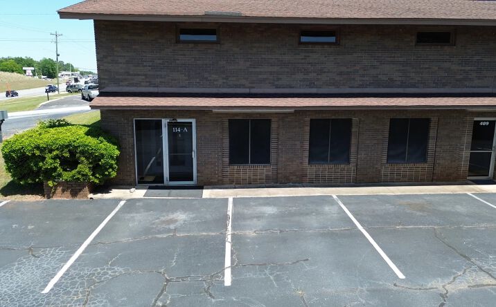 Pictures of Office property located at 114 Nimmons Circle, Seneca, SC 29678 for lease - image #1