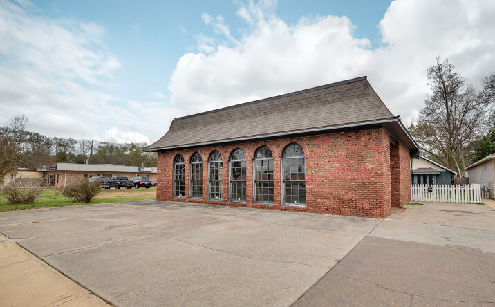 Pictures of Retail, Office, Restaurant property located at 1133 Texas Avenue, Alexandria, LA 71301 for lease - image #1
