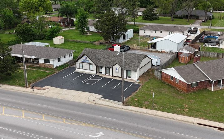 Pictures of Office property located at 1217 W Main St, Jenks, OK 74037 for lease - image #1