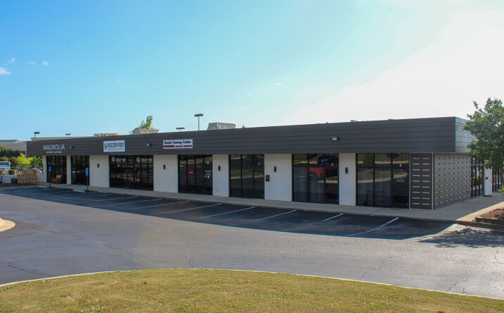 Pictures of Retail property located at 805 Regal Drive Southwest, Huntsville, AL 35801 for lease - image #1