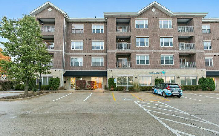 Pictures of Retail, Office property located at 65 Woodbury St, South Elgin, IL 60177 for lease - image #1