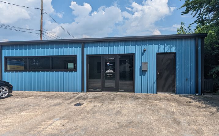 Pictures of Office property located at 1142 Boston Ave, Nederland, TX 77627 for lease - image #1