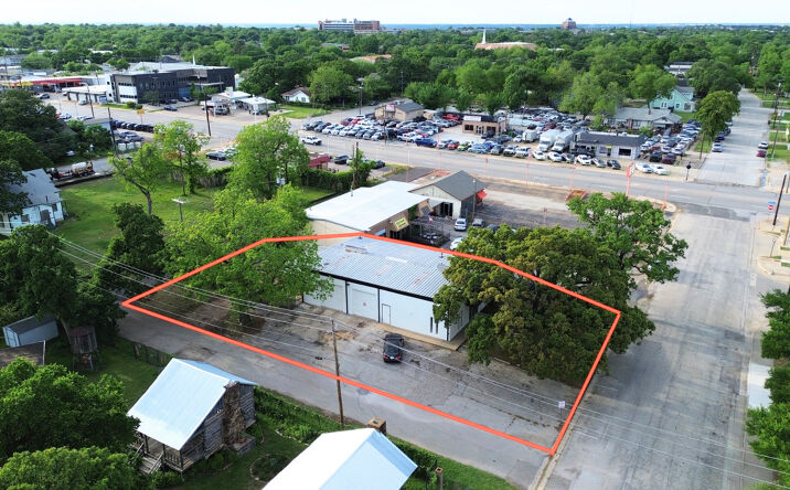 Pictures of Retail property located at 206 Pecan Street, Arlington, TX 76011 for lease - image #1