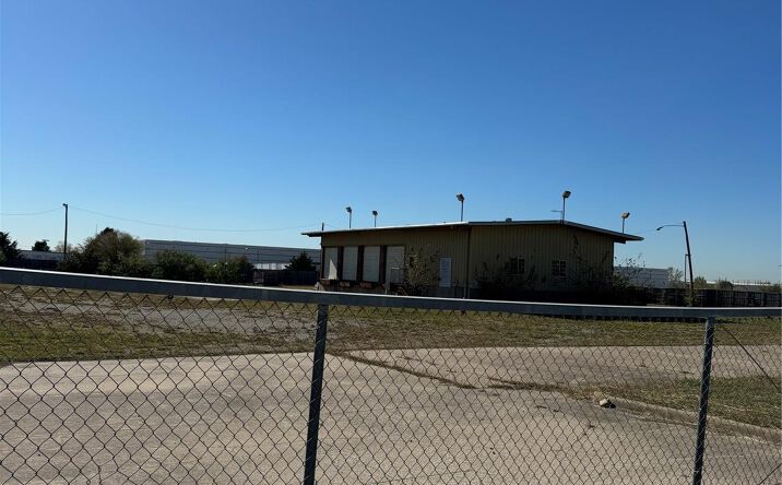 Pictures of Industrial property located at 2927 Metro Street, Denton, TX 76207 for lease - image #1