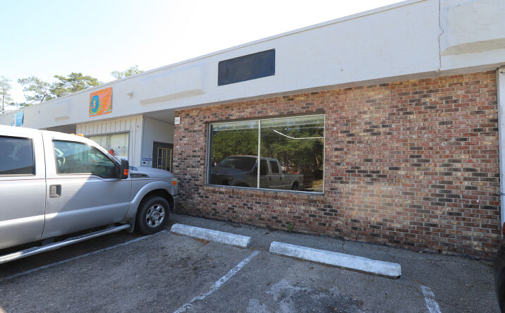 Pictures of Retail property located at 4000 NEWBERRY RD, GAINESVILLE, FL 32607-4817 for lease - image #1