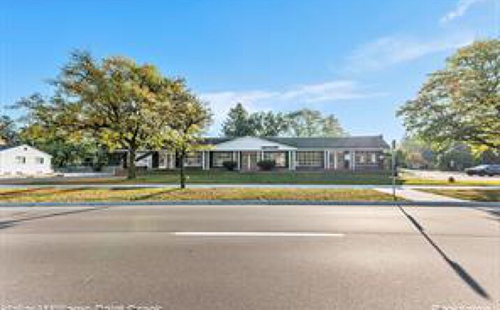 Pictures of Office, Retail property located at 29920-29912 ORCHARD LAKE Road, Farmington Hills, MI 48334-2250 for lease - image #1