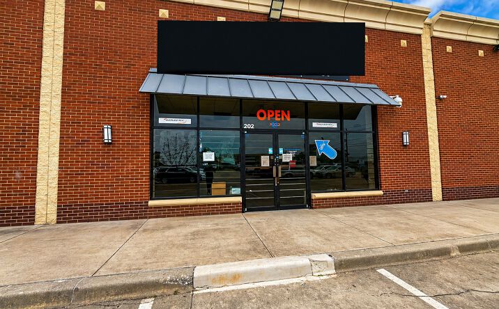 Pictures of Office, Special Purpose, Restaurant property located at 11641 Harry Hines Boulevard, Dallas, TX 75229 for lease - image #1