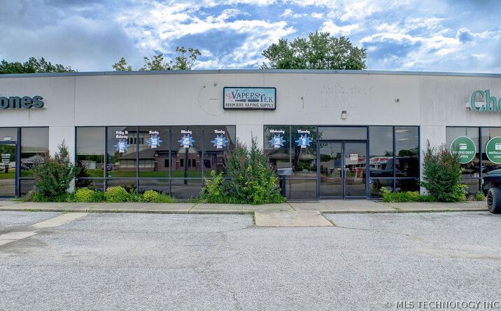 Pictures of Retail, Office, Industrial property located at 2028 N Main Street, Miami, OK 74354 for lease - image #1