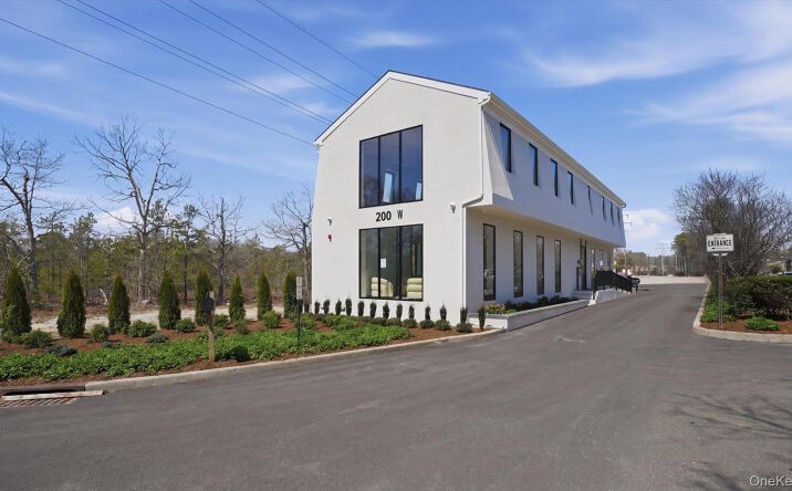 Pictures of Office, Retail property located at 200 W Montauk Highway 2nd Floor #2nd Floor, Unit 2B, Southampton, NY 11946 for lease - image #1