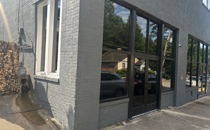 Pictures of Retail, Office property located at 514 TREMONT ST SUITE 100, CHATTANOOGA, TN 37405-4188 for lease - image #1