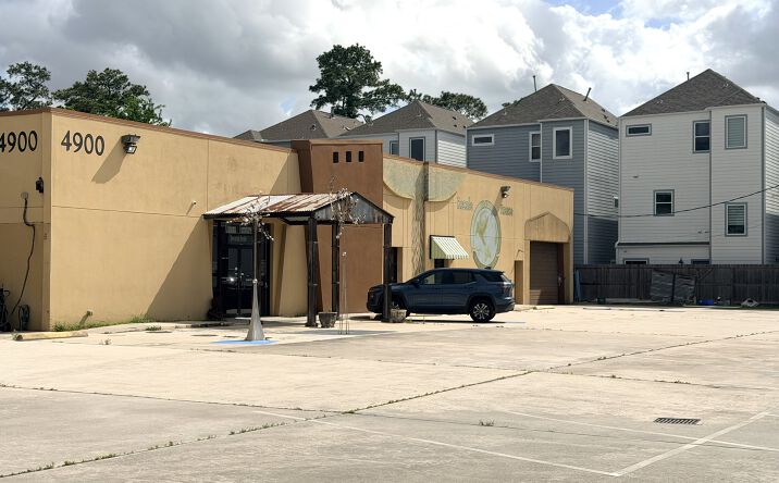 Pictures of Retail, Restaurant, Special Purpose property located at 4900 N SHEPHERD DR, HOUSTON, TX 77018 for lease - image #1