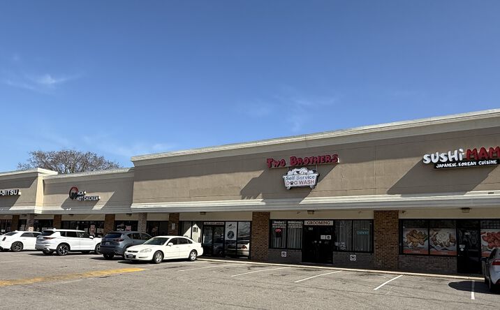 Pictures of Retail property located at 424-448 Newtown Road, Virginia Beach, VA 23462 for lease - image #1
