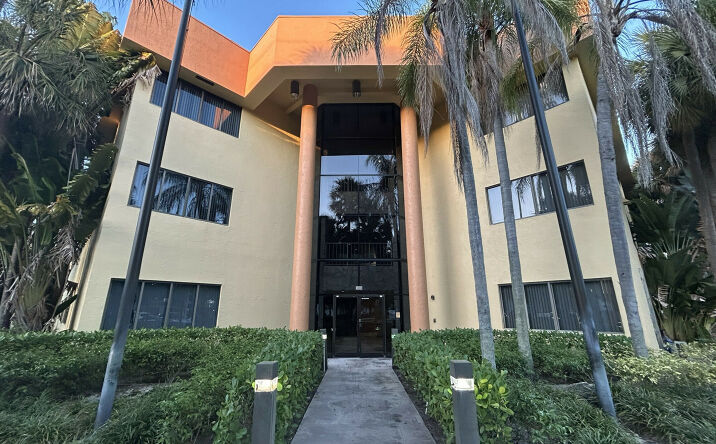 Pictures of Retail, Office property located at 300 Lock Rd, Deerfield Beach, FL 33442 for lease - image #1