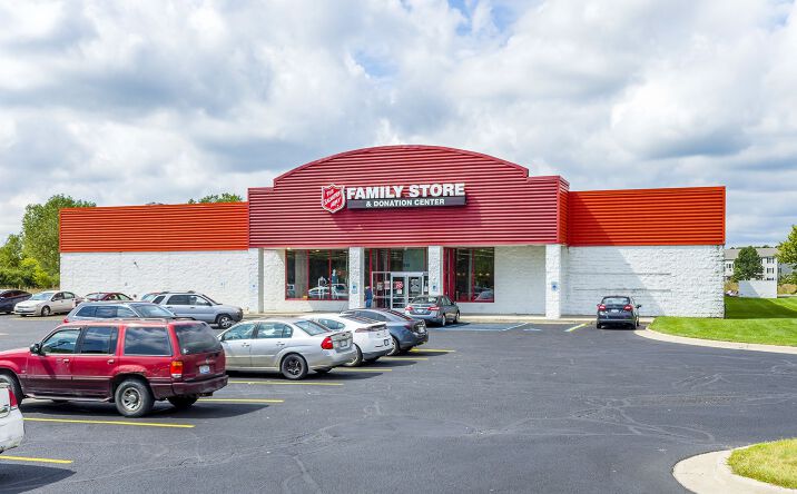 Pictures of Retail property located at 1525 Mall Road, Monroe, MI 48162 for lease - image #1