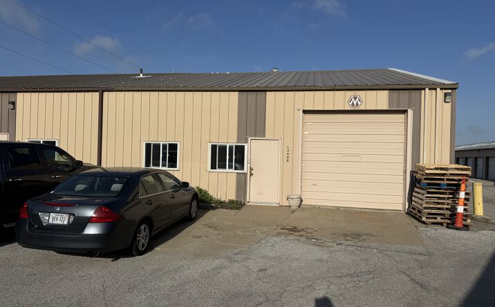 Pictures of Industrial property located at 13404 Giles Road, Omaha, NE 68138 for lease - image #1