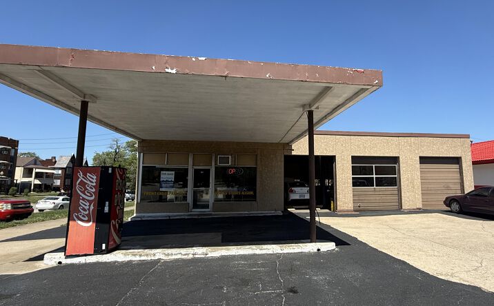 Pictures of Retail property located at 520 SW 10th Street, Topeka, KS 66612 for lease - image #1