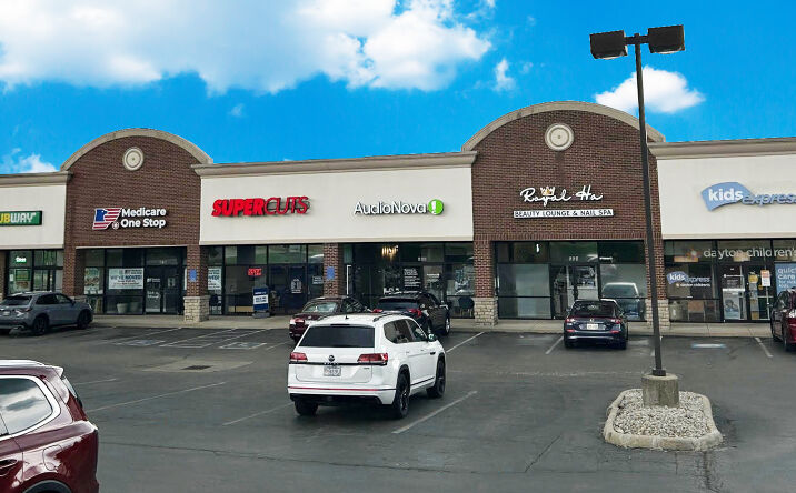 Pictures of Retail property located at 676 North Main Street, Springboro, OH 45066 for lease - image #1