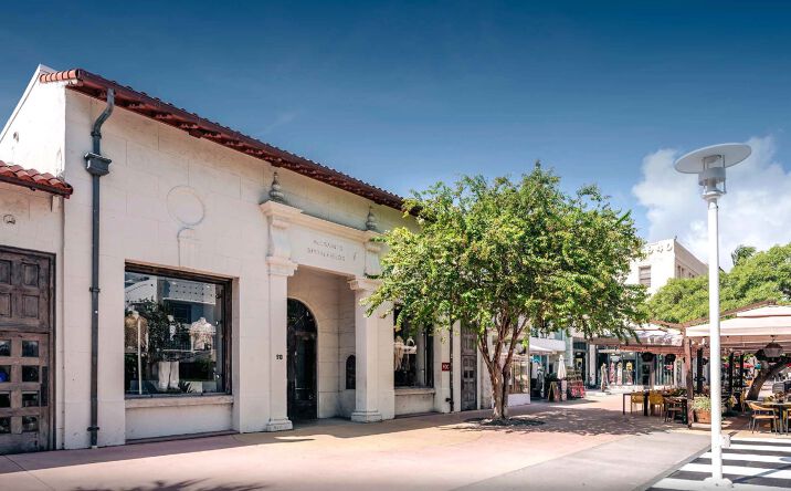 Pictures of Retail, Restaurant property located at 910 Lincoln Road, Miami Beach, FL 33139 for lease - image #1