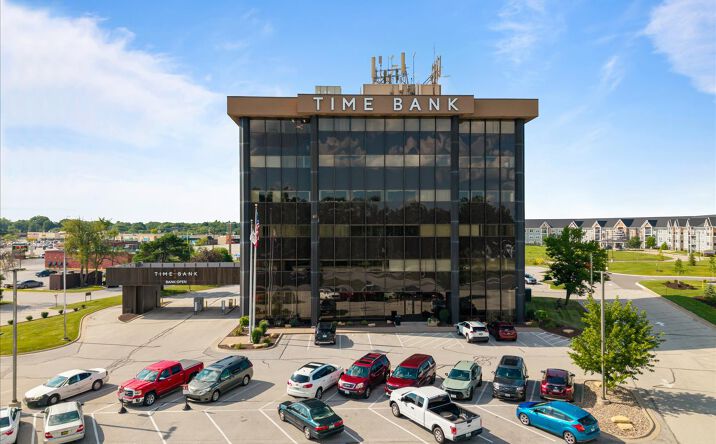 Pictures of Office property located at 2550 Middle Rd Unit 402, Bettendorf, IA 52722 for lease - image #1