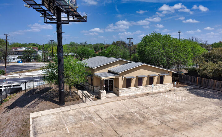 Pictures of Office property located at 5727 I-10 West, San Antonio, TX 78201 for lease - image #1