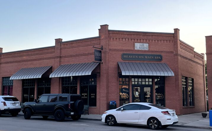 Pictures of Retail, Office property located at 120 South Main Street, Grapevine, TX 76051 for lease - image #1