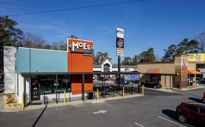 Pictures of Retail, Restaurant property located at 8290 Roswell Road, Sandy Springs, GA 30350 for lease - image #1