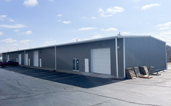 Pictures of Industrial property located at 1008 W FARMER ST, OZARK, MO 65721-9737 for lease - image #1
