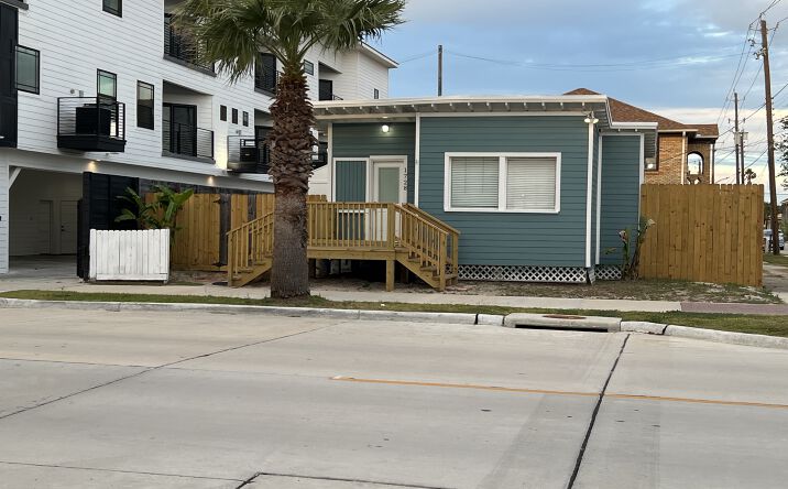 Pictures of Retail, Office, Special Purpose property located at 1728 23rd Street, Galveston, TX 77550 for lease - image #1