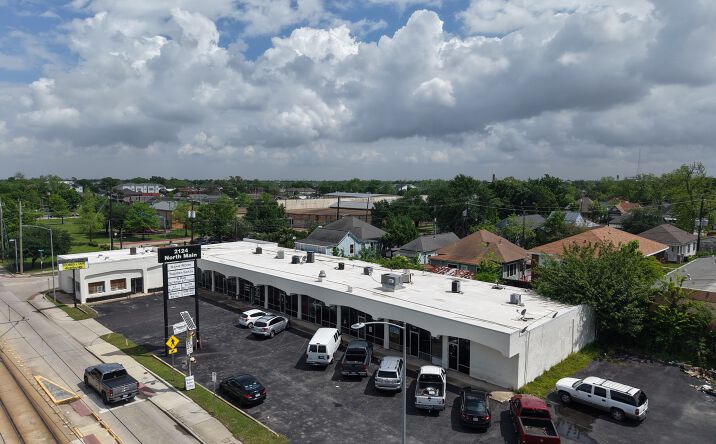 Pictures of Retail, Office, Restaurant property located at 2124 North Main Street, Houston, TX 77009 for lease - image #1