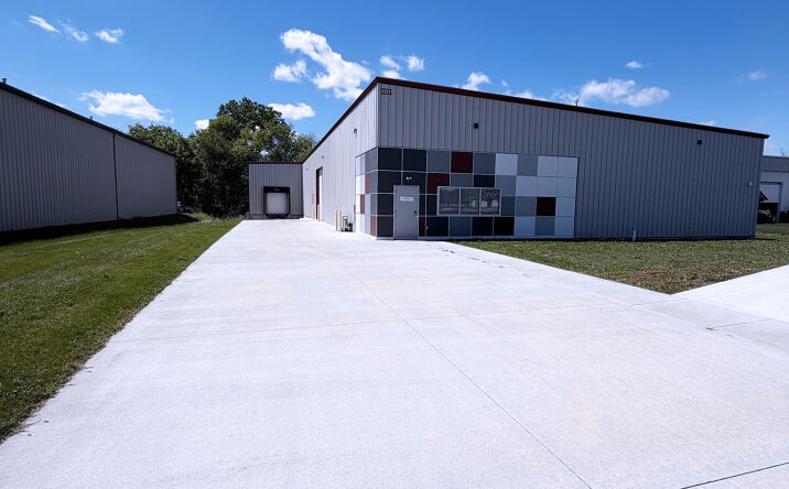 Pictures of Industrial property located at 4001 LOWELL CIR, LINCOLN, NE 68502-5503 for lease - image #1