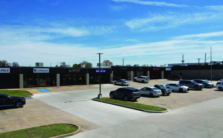 Pictures of Retail property located at 2405 N Aspen Ave, Broken Arrow, OK 74012 for lease - image #1