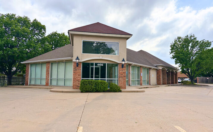 Pictures of Office property located at 4415 W Zoo Blvd, Wichita, KS 67212 for lease - image #1