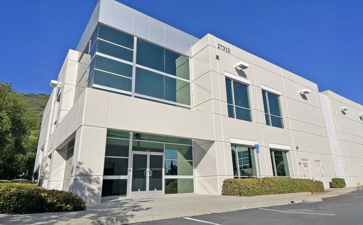 Pictures of Industrial property located at 27313 Vía Industria, Temecula, CA 92590 for lease - image #1