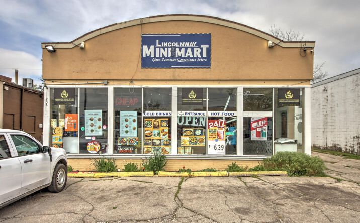 Pictures of Retail property located at 205 Lincolnway, La Porte, IN 46350 for lease - image #1