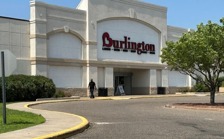 Pictures of Retail property located at 398 Northtown Dr NE, Blaine, MN 55434 for lease - image #1