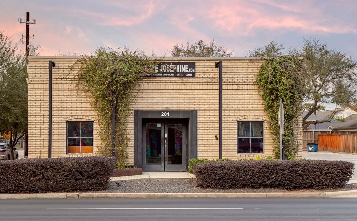 Pictures of Retail, Restaurant, Special Purpose property located at 201 East 20th Street, Houston, TX 77008 for lease - image #1