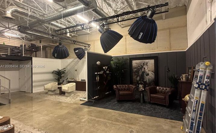 Pictures of Industrial, Office, Retail property located at 1050 E 17th St, Hialeah, FL 33010 for lease - image #1