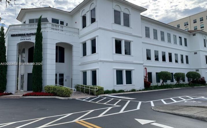 Pictures of Office property located at 2750 NE 185th St # 202, Aventura, FL 33180 for lease - image #1