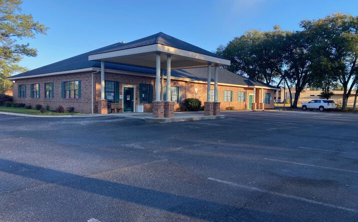 Pictures of Office property located at 1078 Plaza Avenue, Eastman, GA 31023 for lease - image #1