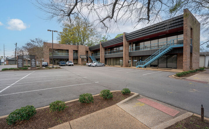 Pictures of Retail property located at 600 LURLEEN B WALLACE BLVD S, TUSCALOOSA, AL 35401 for lease - image #1