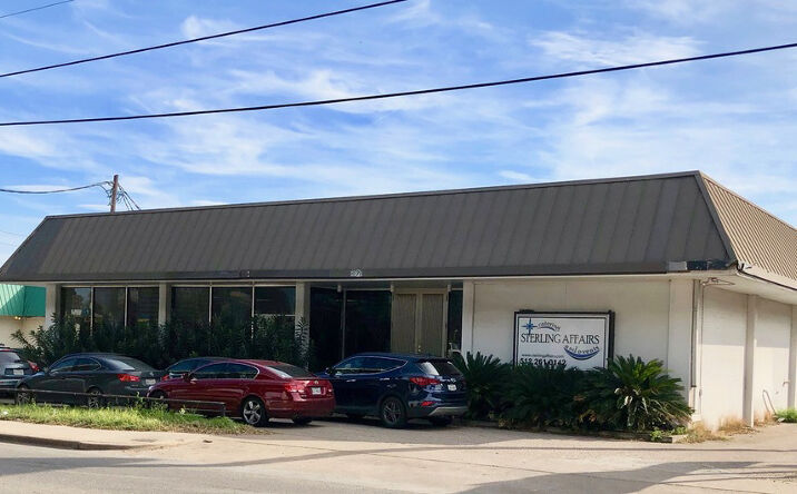 Pictures of Retail property located at 8423 Research Blvd., Austin, TX 78758 for lease - image #1