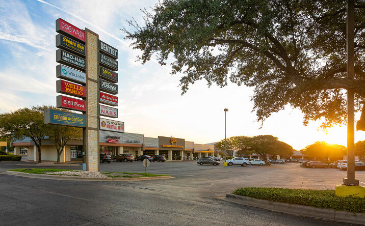 Pictures of Retail property located at 1901 W William Cannon, Austin, TX 78745 for lease - image #1