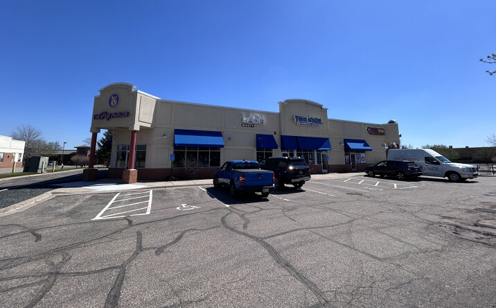 Pictures of Retail property located at 11175-11191 Commerce Dr N, Champlin, MN 55316-3121 for lease - image #1