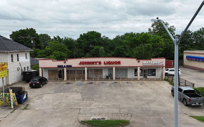 Pictures of Retail property located at 4924 COLUMBIA AVE, Dallas, TX 75214 for lease - image #1
