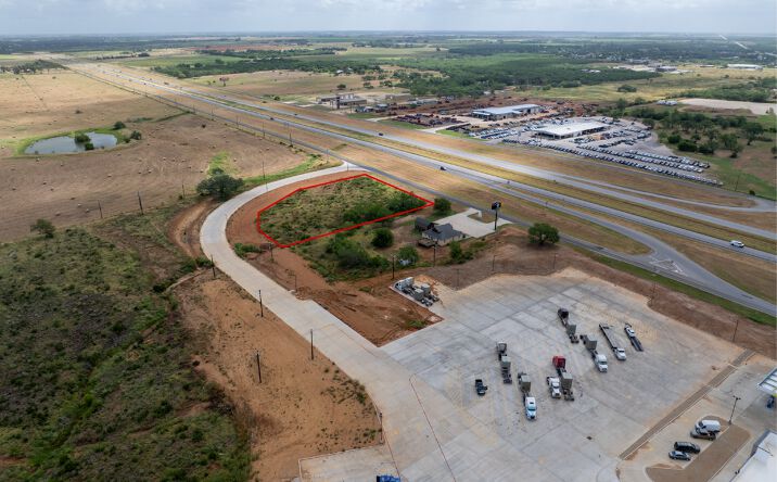 Pictures of Land property located at 109963 Interstate 37, Pleasanton, TX 78064 for lease - image #1