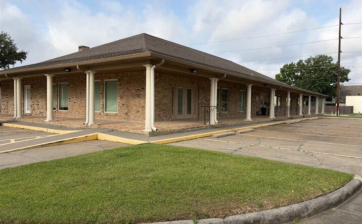 Pictures of Office property located at 791 Bayou Pines Drive E 6, Lake Charles, LA 70601 for lease - image #1