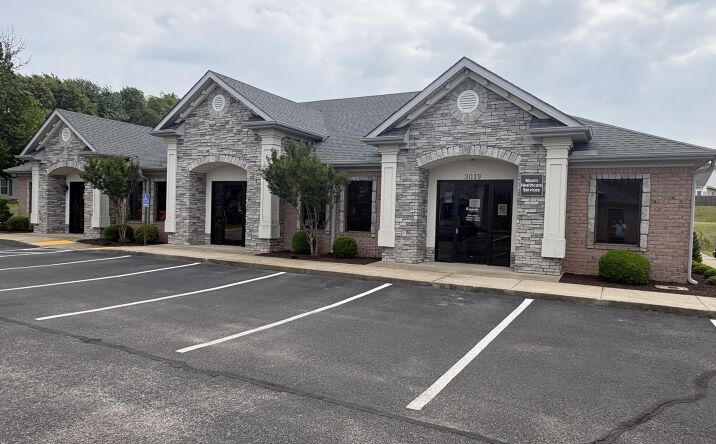 Pictures of Office property located at 3015-3019 Greystone Square, Jackson, TN 38305 for lease - image #1